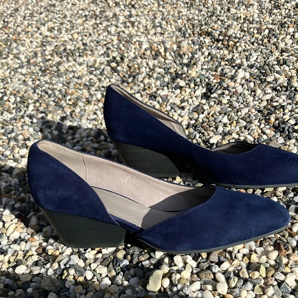 Beautiful Eileen Fisher Blue Suede Shoes size 9.5 - Picture 5 of 11